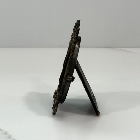 VTG Brass? The Weston Gallery Miniature Oval Floral Relief Metal Easel Frame - Picture 4 of 11